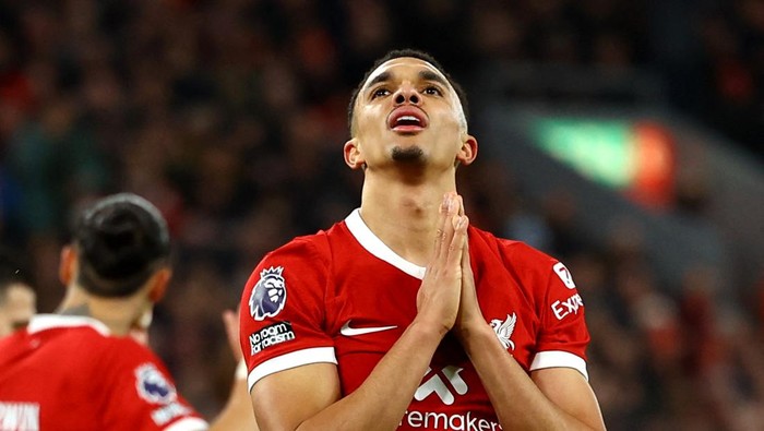 Soccer Football - Premier League - Liverpool v Manchester United - Anfield, Liverpool, Britain - December 17, 2023 Liverpools Trent Alexander-Arnold reacts REUTERS/Molly Darlington NO USE WITH UNAUTHORIZED AUDIO, VIDEO, DATA, FIXTURE LISTS, CLUB/LEAGUE LOGOS OR LIVE SERVICES. ONLINE IN-MATCH USE LIMITED TO 45 IMAGES, NO VIDEO EMULATION. NO USE IN BETTING, GAMES OR SINGLE CLUB/LEAGUE/PLAYER PUBLICATIONS.