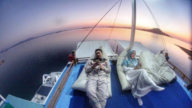 Ustaz Solmed dan April Jasmine