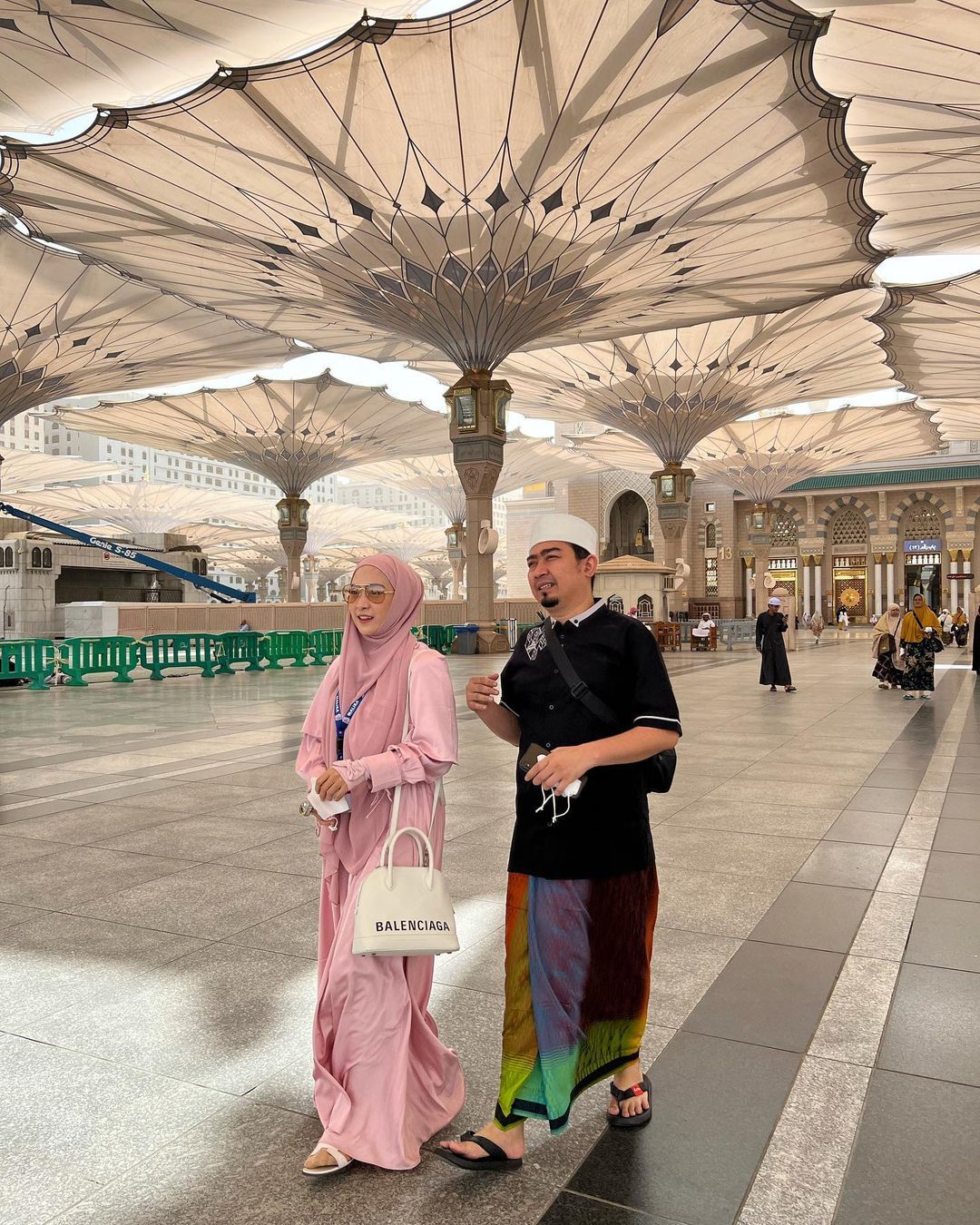 Ustaz Solmed dan April Jasmine