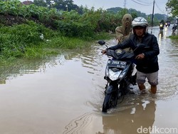 Akses Penghubung Sapan-Cimincrang Bandung Tergenang Banjir
