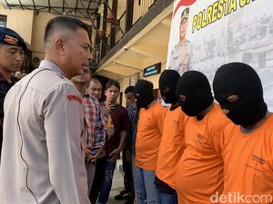 4 Pelaku Main Hakim Sendiri Saat Kebakaran Pasar Youtefa Jayapura Ditangkap 4 Pelaku Main Hakim Sendiri Saat Kebakaran Pasar Youtefa Jayapura Ditangkap
