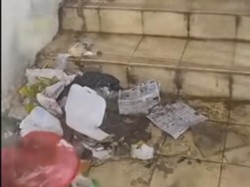 Pemandu Wisata Keluhkan Tangga Jembatan Ampera Penuh Sampah-Bau Pesing