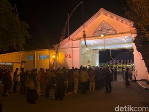 Antrean Tamu Resepsi Dhaup Ageng Pakualaman Hari Kedua Mengular Antrean Tamu Resepsi Dhaup Ageng Pakualaman Hari Kedua Mengular