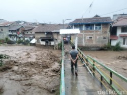Tanggul Sungai Cikapundung yang Jebol Sudah Lama Tak Diperbaiki