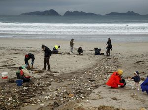 Butiran Plastik Cemari Pantai di Spanyol
