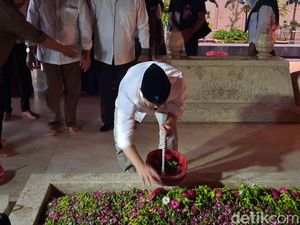Cak Imin Ziarah ke Makam Bung Karno Usai Diperintah Sejumlah Kiai Cak Imin Ziarah ke Makam Bung Karno Usai Diperintah Sejumlah Kiai