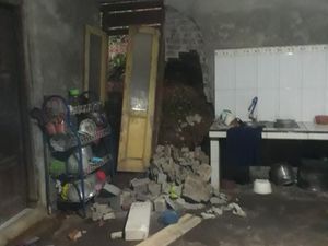 Dampak Hujan Deras, Longsor-Pohon Tumbang Terjadi di Karanganyar