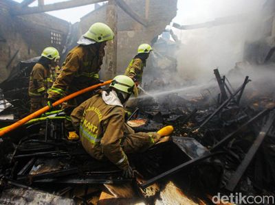 Foto Terkini Kebakaran di Saharjo, Api Berhasil Dipadamkan