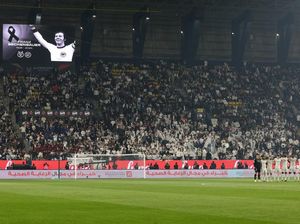 Fans Arab Saudi Bikin Gaduh di Momen Mengheningkan Cipta Beckenbauer Fans Arab Saudi Bikin Gaduh di Momen Mengheningkan Cipta Beckenbauer