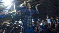 Gemulai Gadis Badui Menari Jaipong Sunda