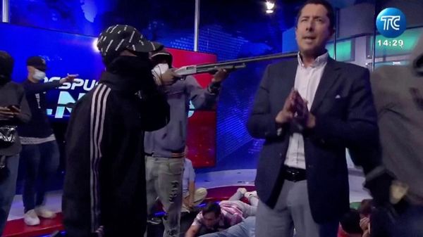 Horor, Gangster Ekuador Todong Senjata ke Presenter TV Saat Siaran Langsung