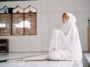 Urutan Doa dan Dzikir Setelah Sholat Fardhu: Arab, Latin, dan Artinya Urutan Doa dan Dzikir Setelah Sholat Fardhu: Arab, Latin, dan Artinya