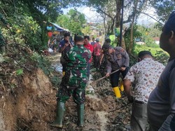 Jalan Desa Benik Tertimbun Longsor, Akses Kerinci-Sungai Penuh Dialihkan