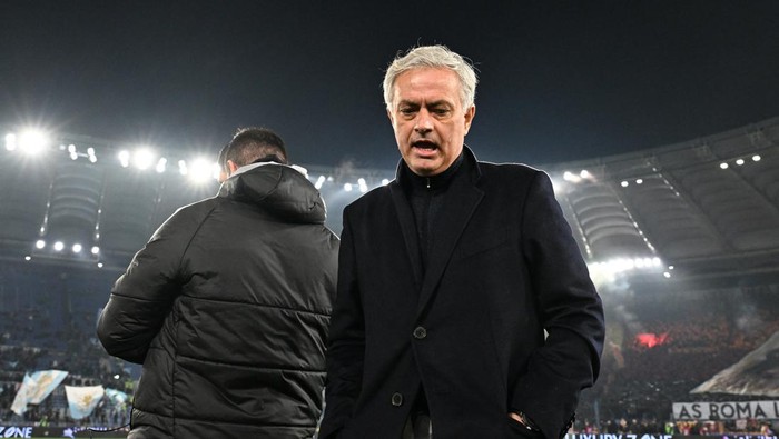Soccer Football - Coppa Italia - Quarter Final - Lazio v AS Roma - Stadio Olimpico, Rome, Italy - January 10, 2024 AS Roma coach Jose Mourinho before the match REUTERS/Alberto Lingria