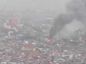 Kebakaran Terjadi di Jl Saharjo Jaksel, Terdengar Suara Ledakan