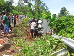 Minibus Rem Blong di Lombok, 12 Orang Dilarikan ke Rumah Sakit
