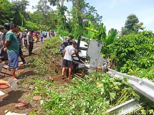 Minibus Rem Blong di Lombok, 12 Orang Dilarikan ke Rumah Sakit Minibus Rem Blong di Lombok, 12 Orang Dilarikan ke Rumah Sakit