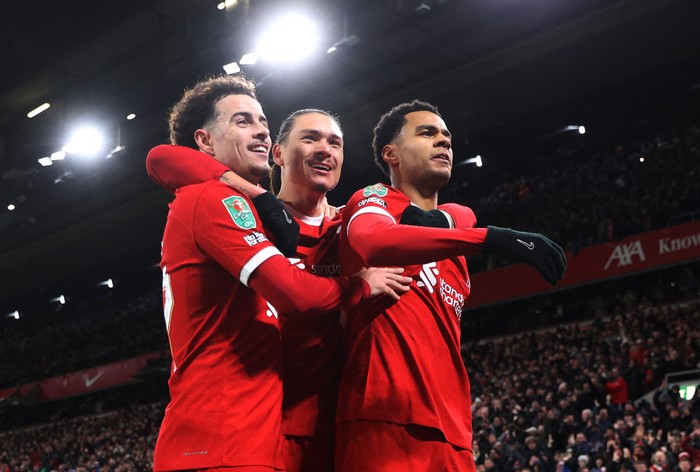 Soccer Football - Carabao Cup - Semi-Final - First Leg - Liverpool v Fulham - Anfield, Liverpool, Britain - January 10, 2024 Liverpools Cody Gakpo celebrates scoring their second goal with Curtis Jones and Darwin Nunez REUTERS/Carl Recine NO USE WITH UNAUTHORIZED AUDIO, VIDEO, DATA, FIXTURE LISTS, CLUB/LEAGUE LOGOS OR LIVE SERVICES. ONLINE IN-MATCH USE LIMITED TO 45 IMAGES, NO VIDEO EMULATION. NO USE IN BETTING, GAMES OR SINGLE CLUB/LEAGUE/PLAYER PUBLICATIONS.