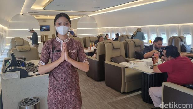 Sensasi makan steak dalam pesawat di Steak 21 Bekasi.