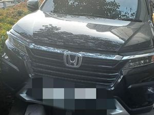 Mobil Tabrak Pembatas Jalan Dekat GT Cawang, Lalin Arah Pancoran Macet
