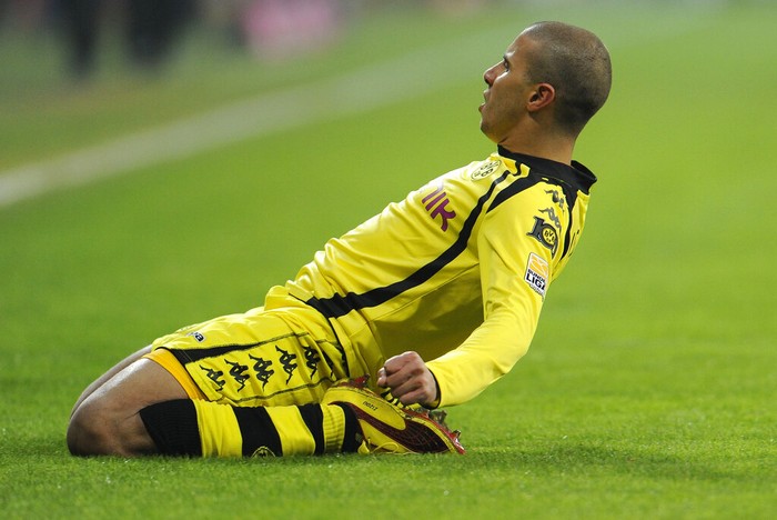 Mohamed Zidan Dortmund Dortmund's Mohamed Zidan celebrates after scoring during the German first division Bundesliga soccer match between FC Bayern Munich and Borussia Dortmund in Munich, southern Germany, on Saturday, Feb. 13, 2010. (AP Photo/Kerstin Joensson) ** Eds note: German spelling of Munich is Muenchen ** NO MOBILE USE UNTIL 2 HOURS AFTER THE MATCH, WEBSITE USERS ARE OBLIGED TO COMPLY WITH DFL-RESTRICTIONS, SEE INSTRUCTIONS FOR DETAILS **