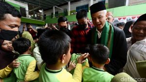 Momen Ganjar Ingatkan Pentingnya Pendidikan kepada Santri di Tegal