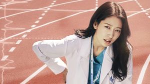 7 Foto Park Shin Hye di Doctor Slump, Pakai Seragam SMA Usai Melahirkan
