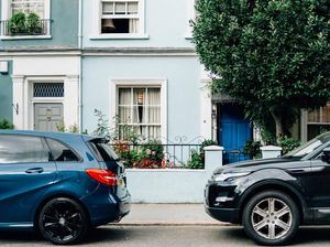 Bikin Garasi Dulu, Baru Beli Mobil! Ini Aturan Tak Boleh Parkir di Jalan