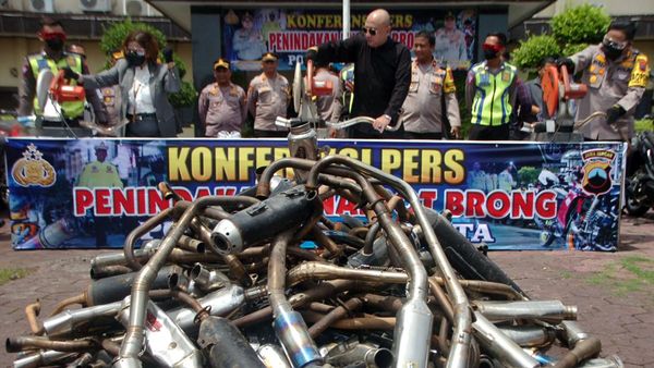 Ratusan Knalpot Brong Dimusnahkan di Tegal
