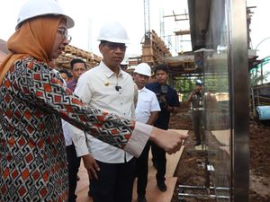 Heru Budi Tinjau Pembangunan Rumah Pompa Kemang, Target Rampung Maret