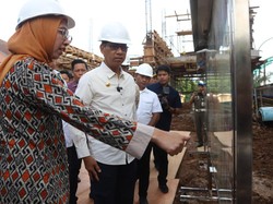 Heru Budi Tinjau Pembangunan Rumah Pompa Kemang, Target Rampung Maret