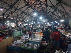 Potret Pasar Ikan Pabean Surabaya Potret Pasar Ikan Pabean Surabaya
