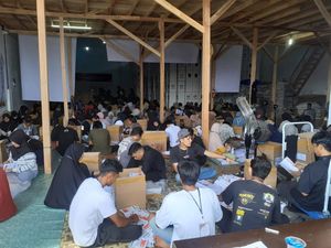 KPU Luwu Utara Kekurangan 2.707 Surat Suara untuk Pilpres dan DPD KPU Luwu Utara Kekurangan 2.707 Surat Suara untuk Pilpres dan DPD