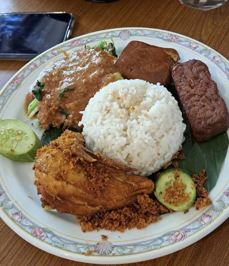 Sedep Mantep! Ini 5 Tempat Makan Sego Pecel Enak di Jakarta