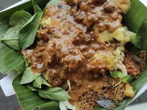 Sedep Mantep! Sego Pecel Komplet Enak Ada di 5 Tempat Ini Sedep Mantep! Sego Pecel Komplet Enak Ada di 5 Tempat Ini