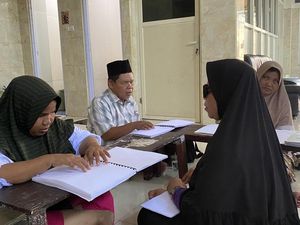 Perjuangan Komunitas Tuna Netra Surabaya Semangat Ngaji Al-Quran Braille Perjuangan Komunitas Tuna Netra Surabaya Semangat Ngaji Al-Quran Braille