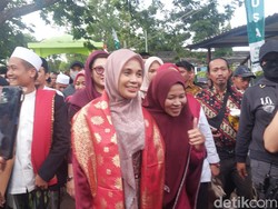 Atikoh Datangi Ponpes Sultan Badarudin Palembang, Siswa SD Antusias