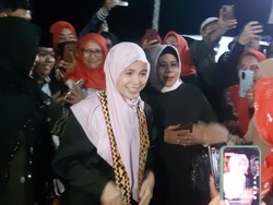 Atikoh Menginap di Ponpes Tulang Bawang Usai Seharian Kampanye di Lampung