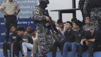 Tampang Gangster yang Berani Bajak Stasiun TV di Ekuador