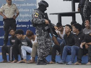 Tampang Gangster yang Berani Bajak Stasiun TV di Ekuador Tampang Gangster yang Berani Bajak Stasiun TV di Ekuador