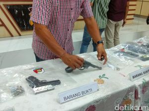 Polisi Ungkap Motif Penembakan Relawan Prabowo di Sampang Adalah Dendam Polisi Ungkap Motif Penembakan Relawan Prabowo di Sampang Adalah Dendam