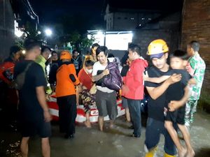 Banjir Genangi Rumah Warga di Sawahan Boyolali, Puluhan Warga Dievakuasi Banjir Genangi Rumah Warga di Sawahan Boyolali, Puluhan Warga Dievakuasi