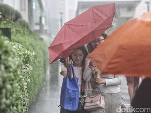 Hujan Lebat Diprediksi BMKG Turun di Wilayah Ini, Begini Sebabnya