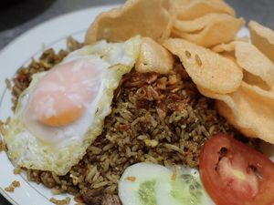 5 Nasi Goreng Kaki Lima yang Kelezatannya Bertahan Puluhan Tahun 5 Nasi Goreng Kaki Lima yang Kelezatannya Bertahan Puluhan Tahun