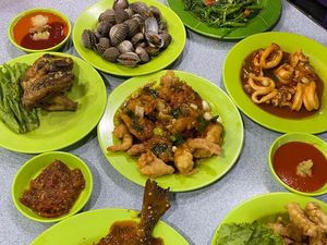 5 Warung Seafood Tenda Kaki Lima Ini Sukses Bertahan Puluhan Tahun 5 Warung Seafood Tenda Kaki Lima Ini Sukses Bertahan Puluhan Tahun