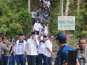 Ziarah ke Makam Syekh Mahmud Hadral Maut, Anies Refleksi Diri