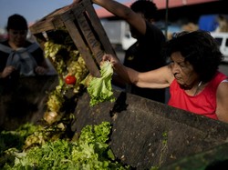 Krisis Argentina Mengerikan! Warga Bongkar Sampah demi Makan