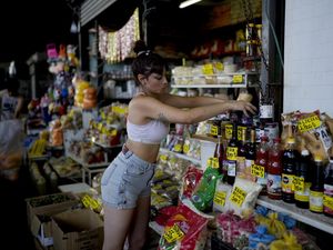 Argentina Catat Rekor Tertinggi Inflasi Sejak 1990-an, Tembus 211%