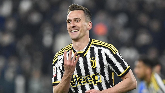 Soccer Football - Coppa Italia - Quarter Final - Juventus v Frosinone - Allianz Stadium, Turin, Italy - January 11, 2024 Juventus Arkadiusz Milik celebrates scoring their fourth goal before it is disallowed after a VAR review REUTERS/Massimo Pinca
