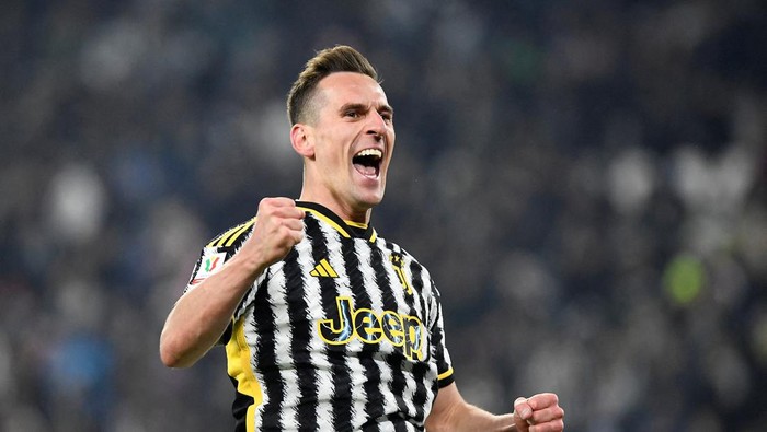 Soccer Football - Coppa Italia - Quarter Final - Juventus v Frosinone - Allianz Stadium, Turin, Italy - January 11, 2024 Juventus Arkadiusz Milik celebrates scoring their fourth goal before it is disallowed after a VAR review REUTERS/Massimo Pinca     TPX IMAGES OF THE DAY